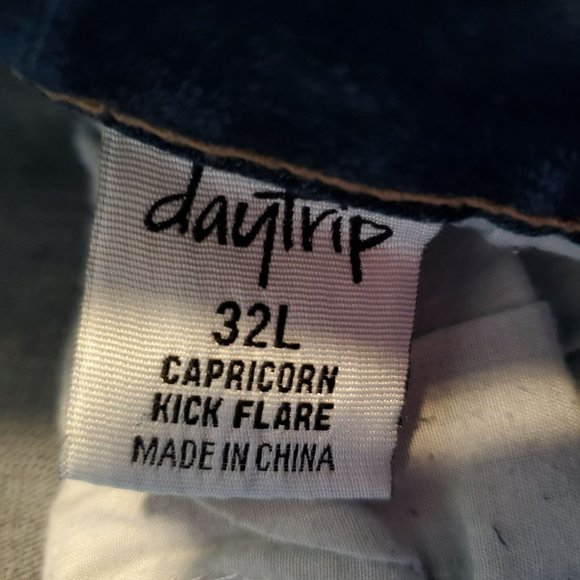 daytrip 32L Dark Wash Jeans Capricorn Kick Flare Bootcut Bell Bottom - Picture 9 of 11